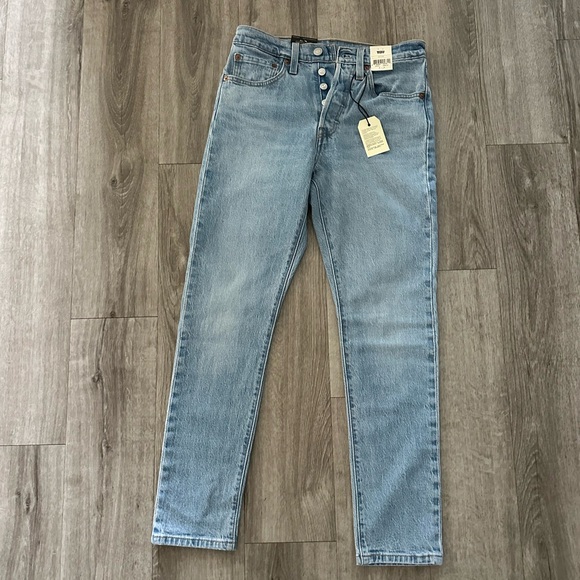 Levi's Women High Rise 501 Skinny Jeans - light wash Blue NTW - Picture 6 of 10